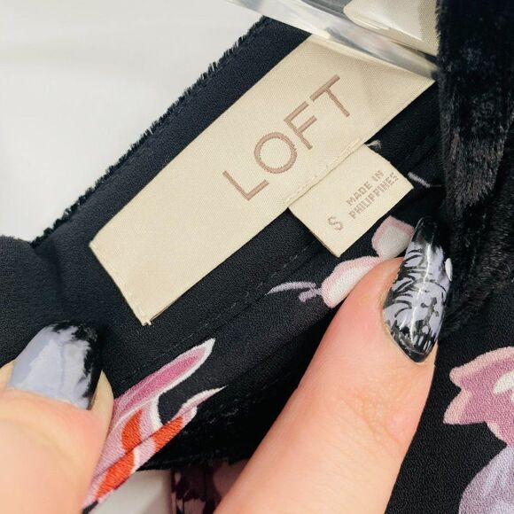 LOFT Size Small Purple Floral Velvet Mock Neck Keyhole Boho Blouse Top - Picture 7 of 8